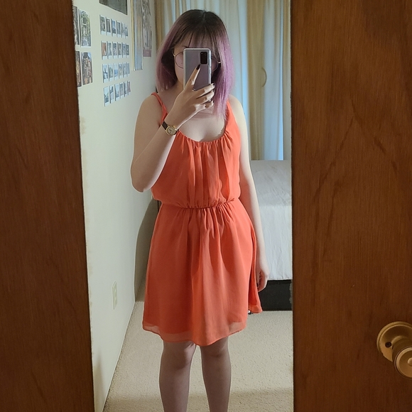 Sleeveless coral chiffon dress - Picture 3 of 5